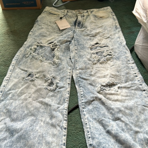 NWT, Women’s bleach washed distressed wide leg jeans. Uniq by Litz, size 5/27. - Picture 2 of 7